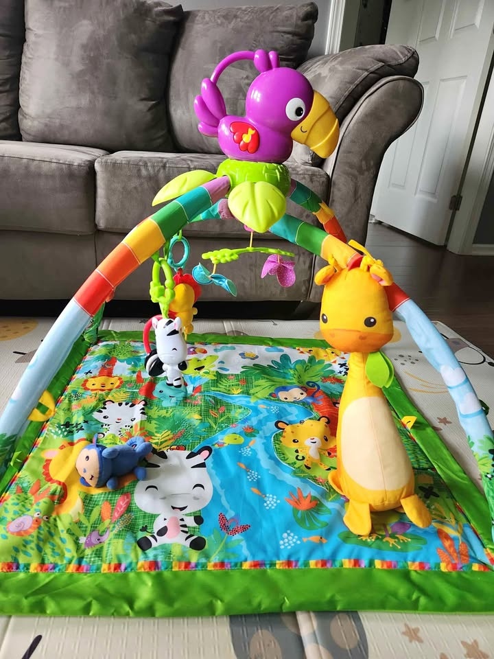 Fisher-Price Baby Playmat Rainforest Music & Lights Deluxe Gym