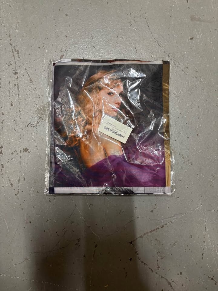 Taylor Swift Album Tapestry - photo 2