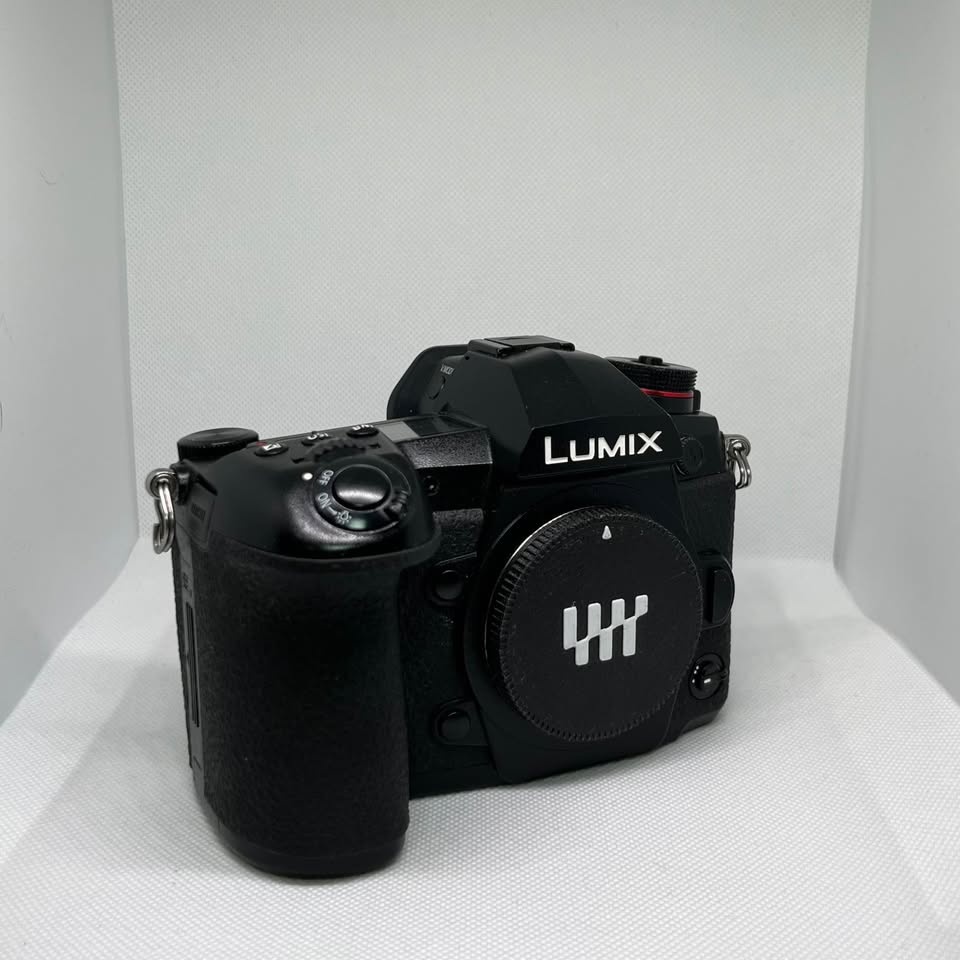 Panasonic Lumix G9 Mirrorless Camera Body - Low Shutter - photo 2