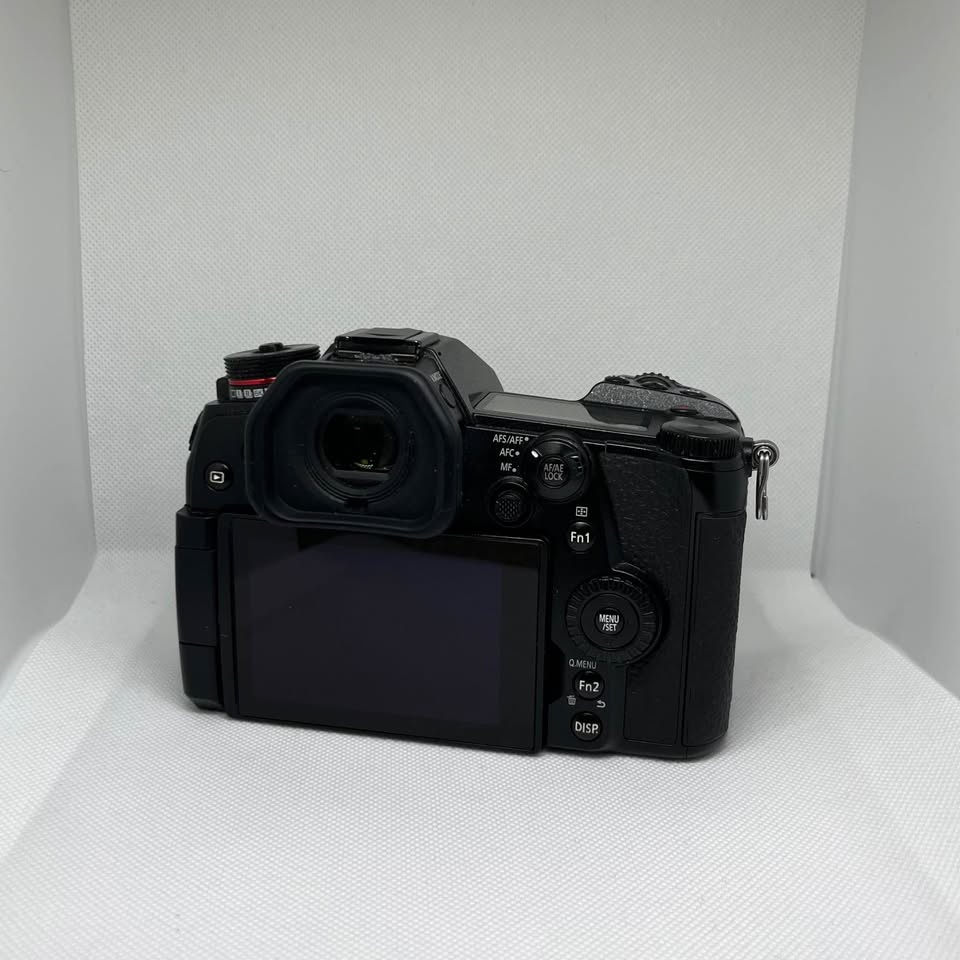 Panasonic Lumix G9 Mirrorless Camera Body - Low Shutter - photo 3