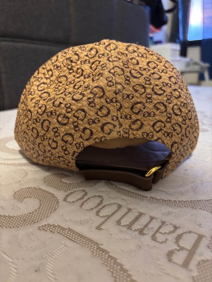 Women’s Guess Caps - photo 4