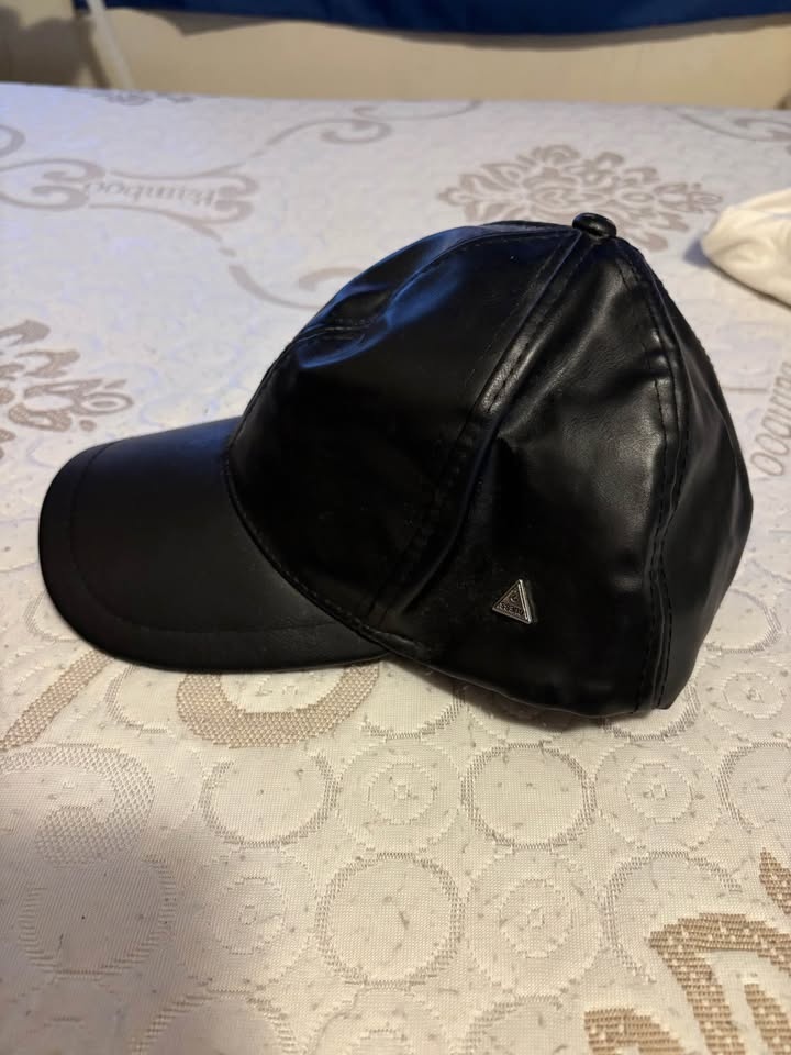Women’s Guess Caps - photo 5