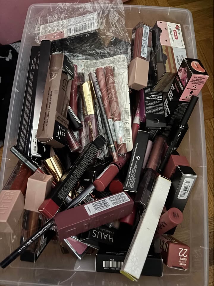 Lipsticks, Balms, Liners, Lipglosses (Priced individually) - photo 2