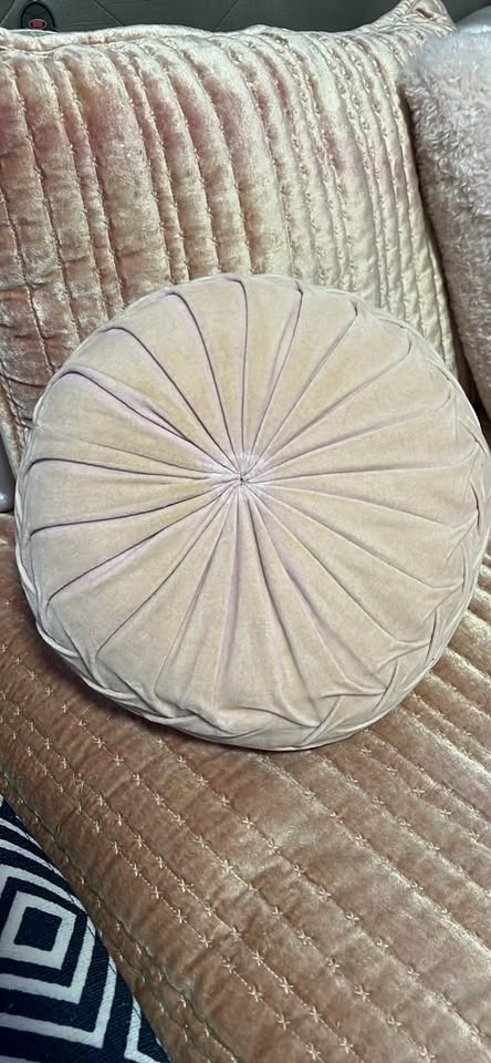Light Pink Velvet Round Pillow - photo 2