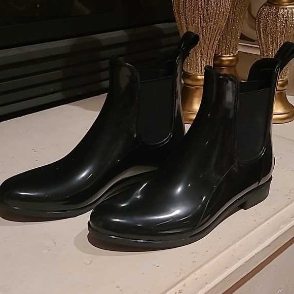 Winter women's shoes from Storm by Cougar, size 6