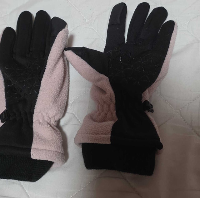 Reebok Winter Gloves & Time and Tru Winter Cap - photo 3