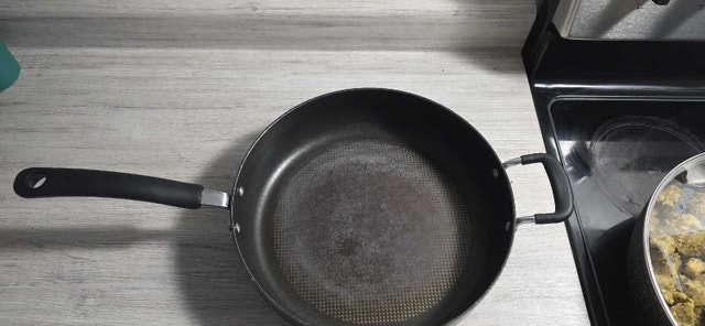 T-Fal Big Pan with Lid - photo 2