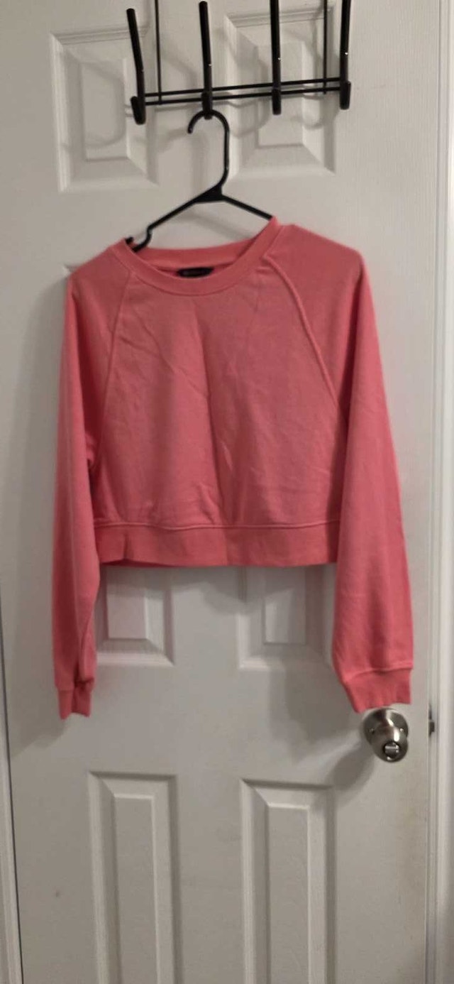 No Boundaries Women's Cropped Sweatshirt - Size Small - photo 2