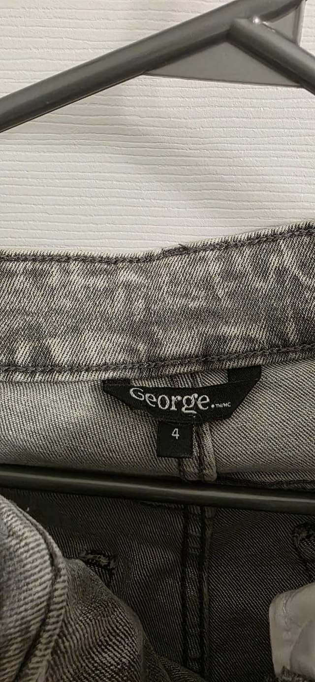 Women's Straight Fit Jeans Size 4 - photo 3