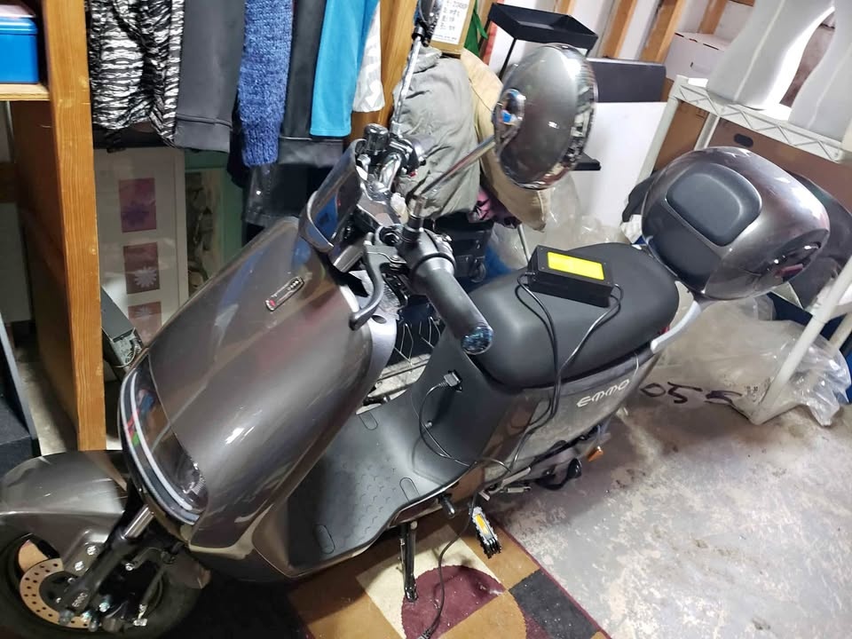 NEW GREY EMMO ADO 60V/20 ah Electric Scooter