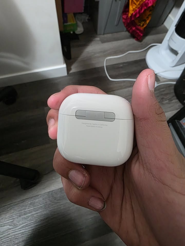 Airpods Gen 4s - photo 2