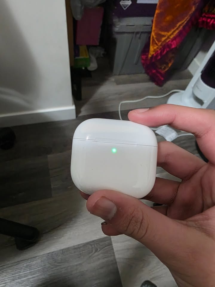 Airpods Gen 4s - photo 3