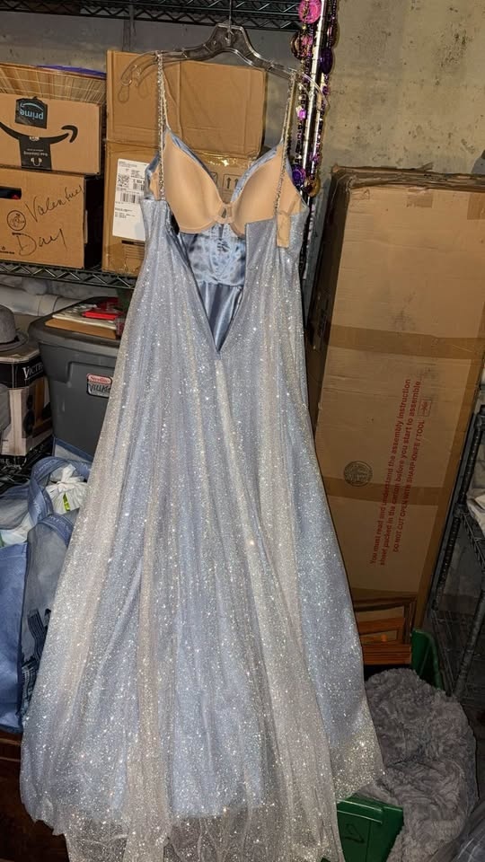 Womans Prom Dress - photo 2