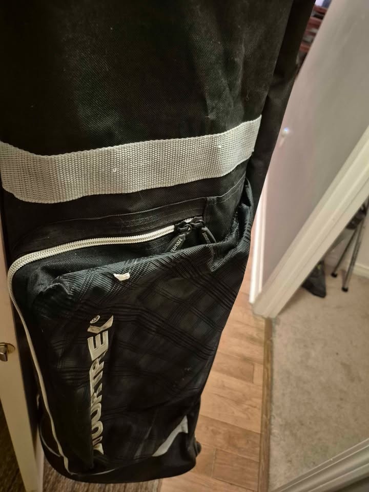 2 Travel Golf Bags & 2 Club Protectors - photo 3