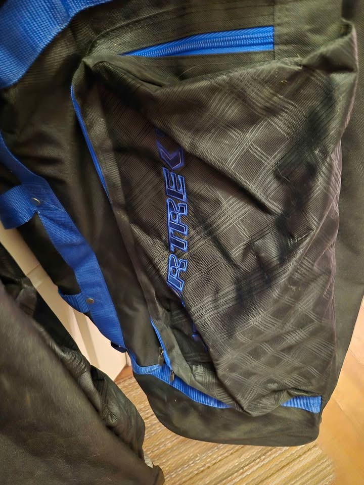 2 Travel Golf Bags & 2 Club Protectors - photo 5