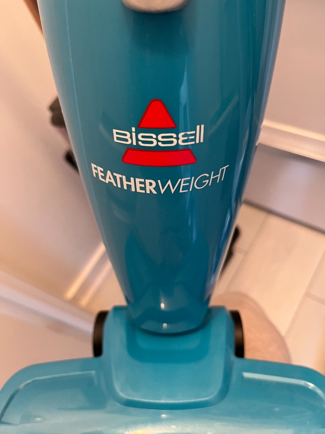 Bissell Featherweight Vacuum Model 2033 - photo 2