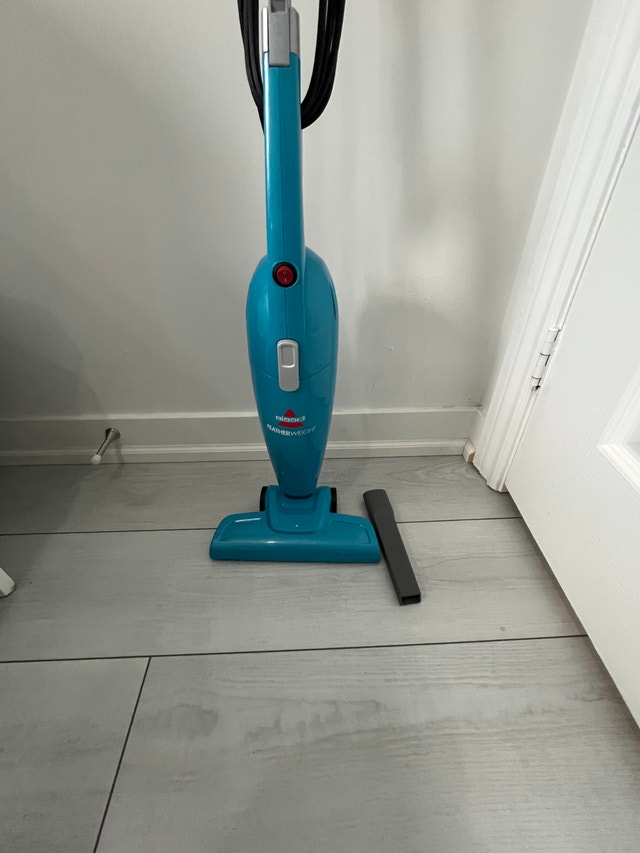 Bissell Featherweight Vacuum Model 2033 - photo 4