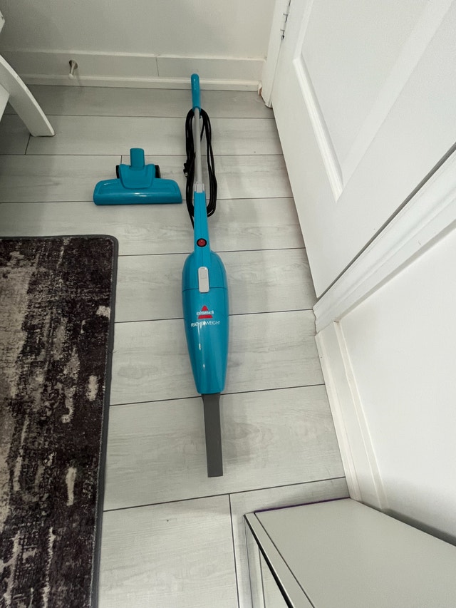 Bissell Featherweight Vacuum Model 2033 - photo 5