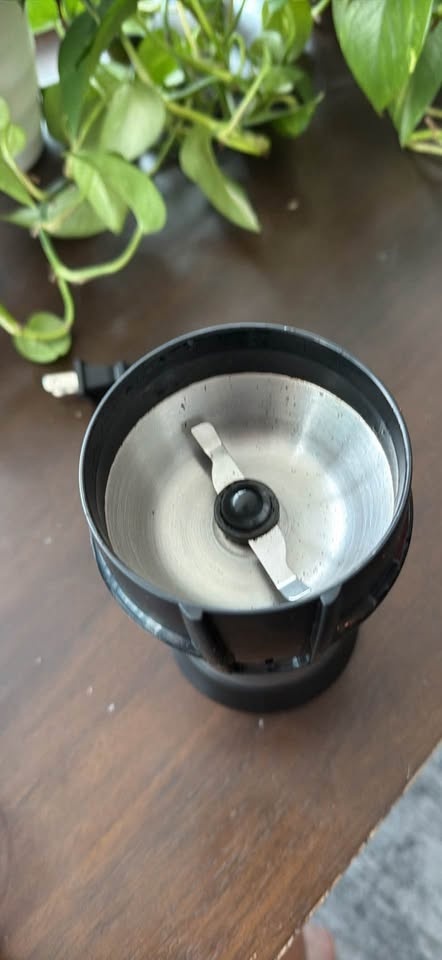 Coffee Grinder - Black and Decker - photo 2