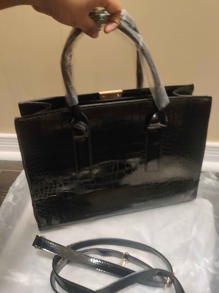 Brand new black color large capacity handbag for women - photo 4