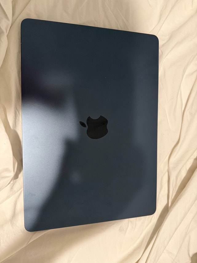 MacBook Air M3 AZERTY KEYBOARD 2024