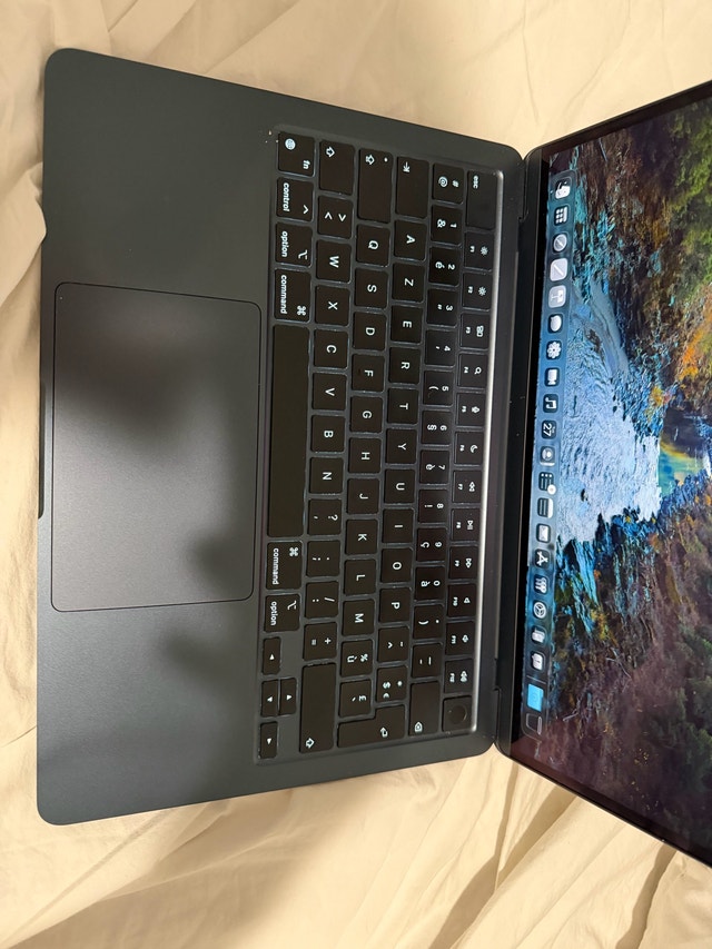 MacBook Air M3 AZERTY KEYBOARD 2024 - photo 3