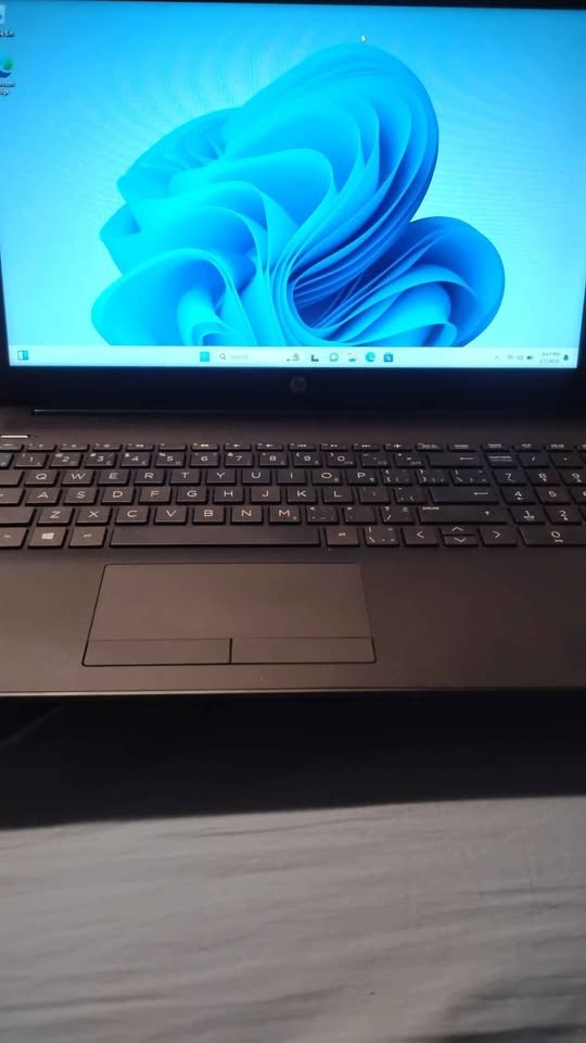 HP 15-db0038ca 15.6" Laptop AMD A6-9225 16GB RAM 256GB SSD Win11 - photo 5