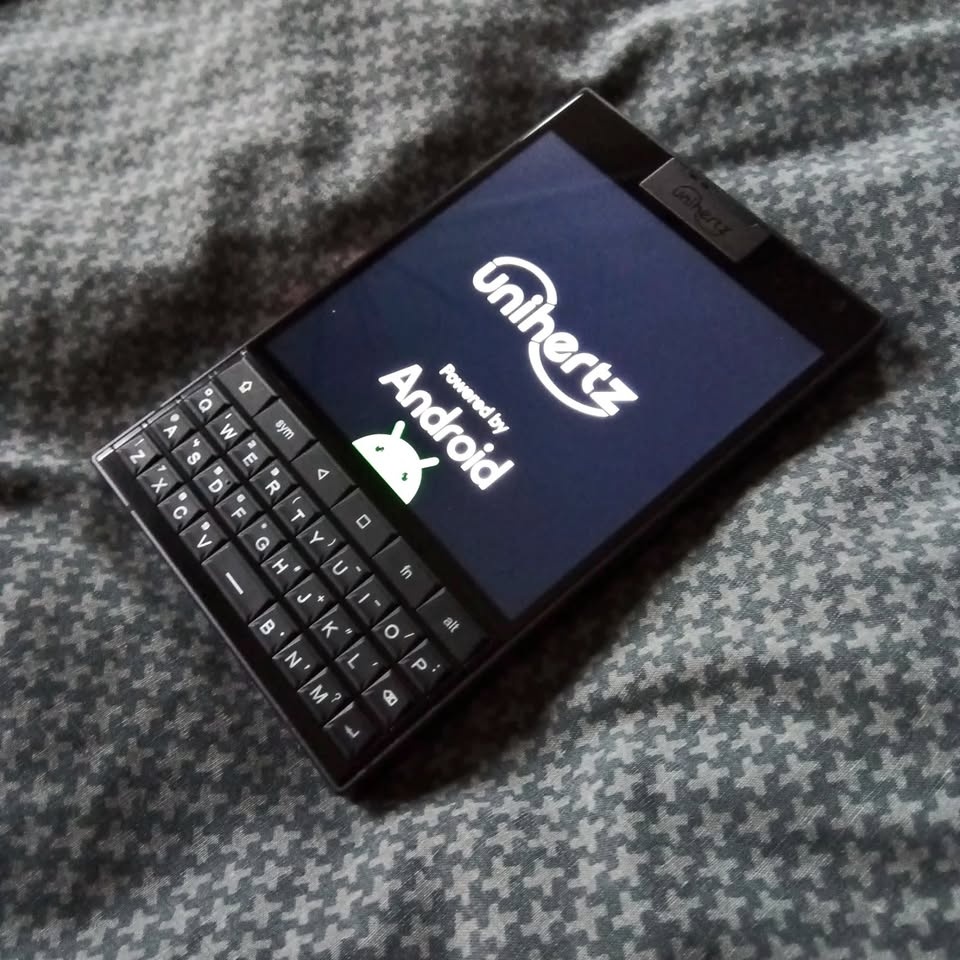 Unihertz Titan 2 5G QWERTY Smartphone Android 16.  12GB/512GB