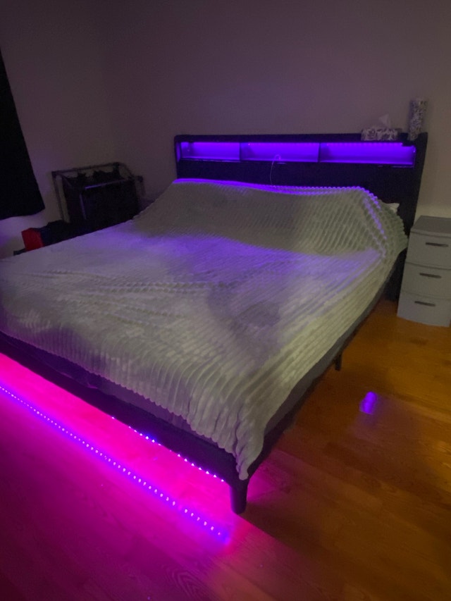 King Size Bedframe & Headboard with LED and USB - photo 4