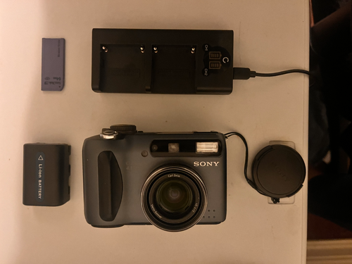 Sony Cybershot DSC-S85 Digital Camera