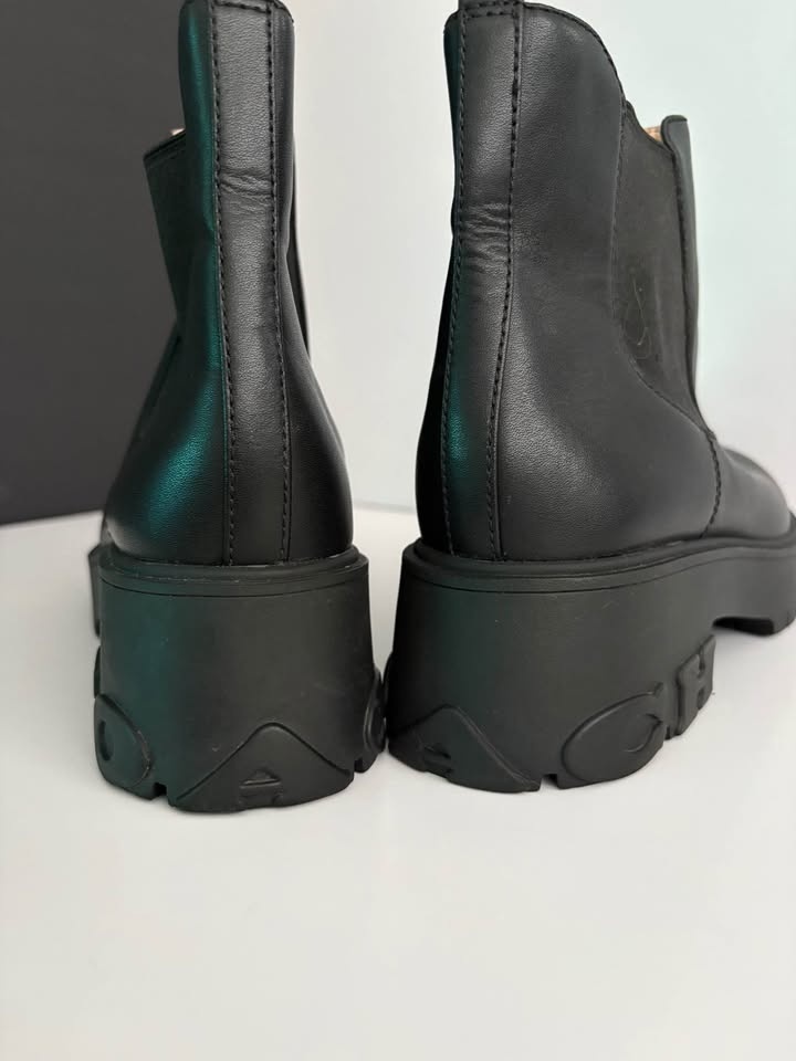 Authentic Coach Leah Chelsea Boots - Black Leather - Size 9 - photo 3