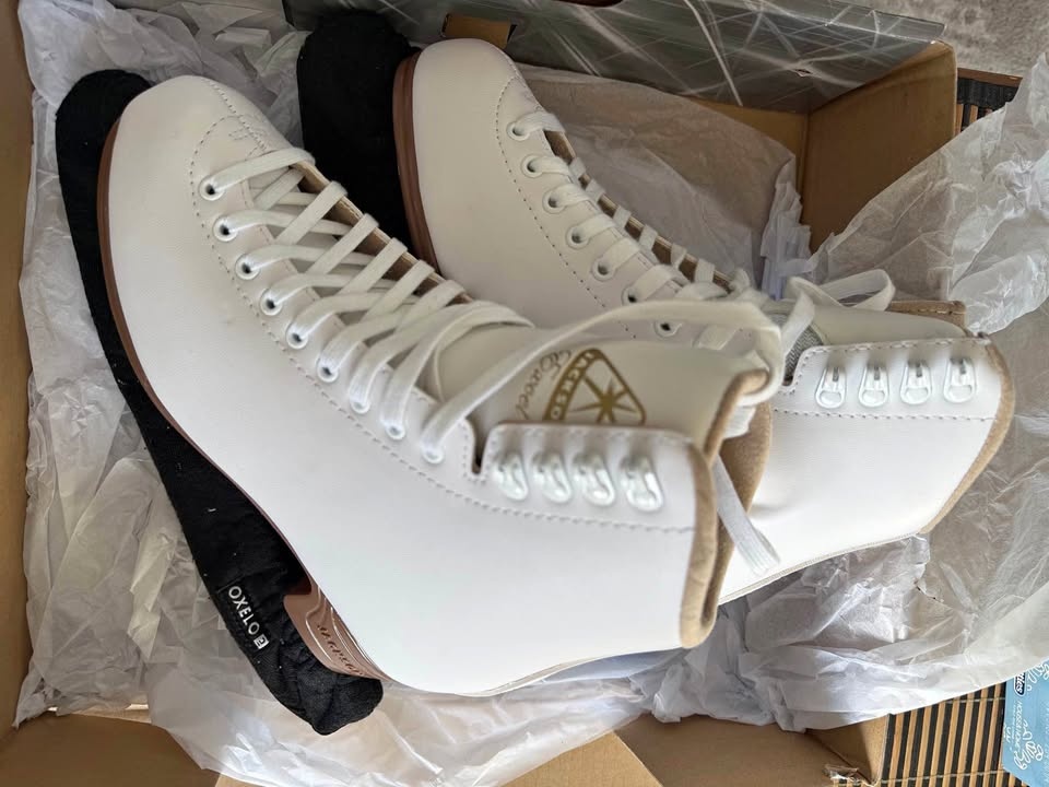 Ice Skates Women 7.5 C (EUR 39)
