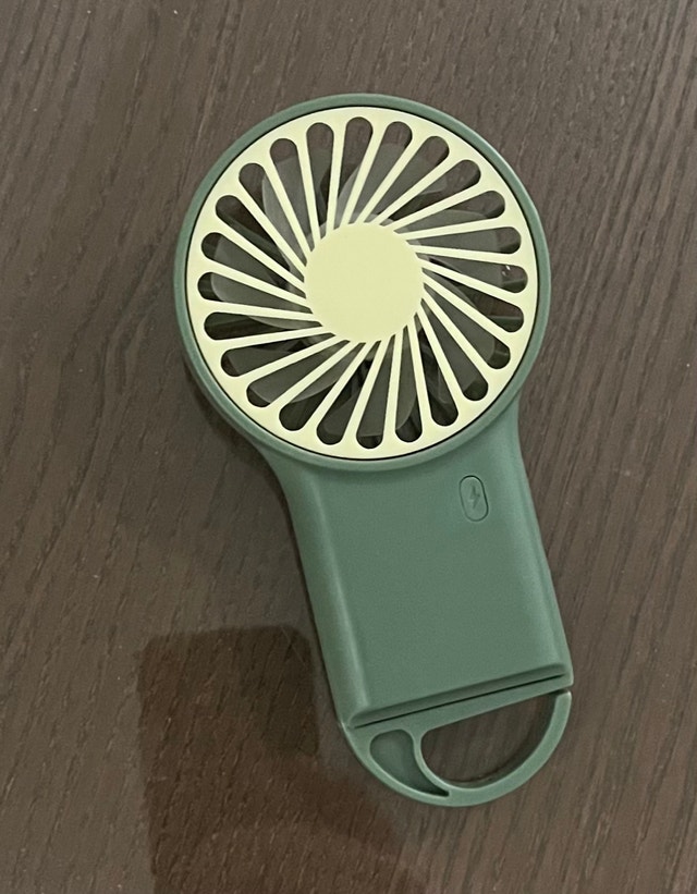Pocket Size Electric Fan - photo 2