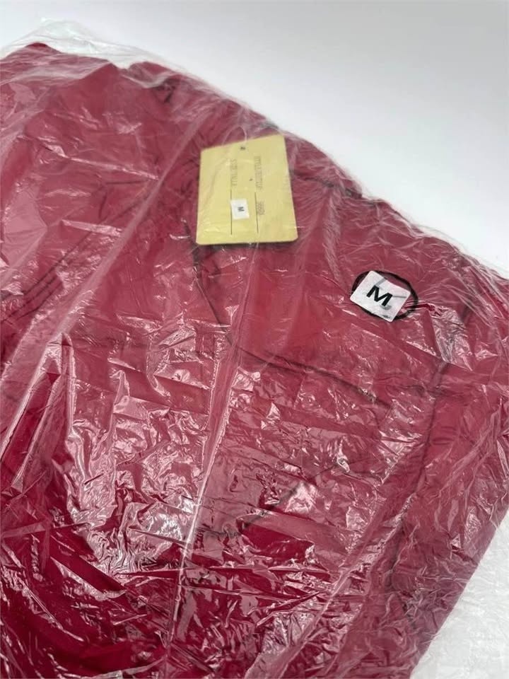 1742 - New Women’s Puffer Jacket with Hood. Medium - photo 3
