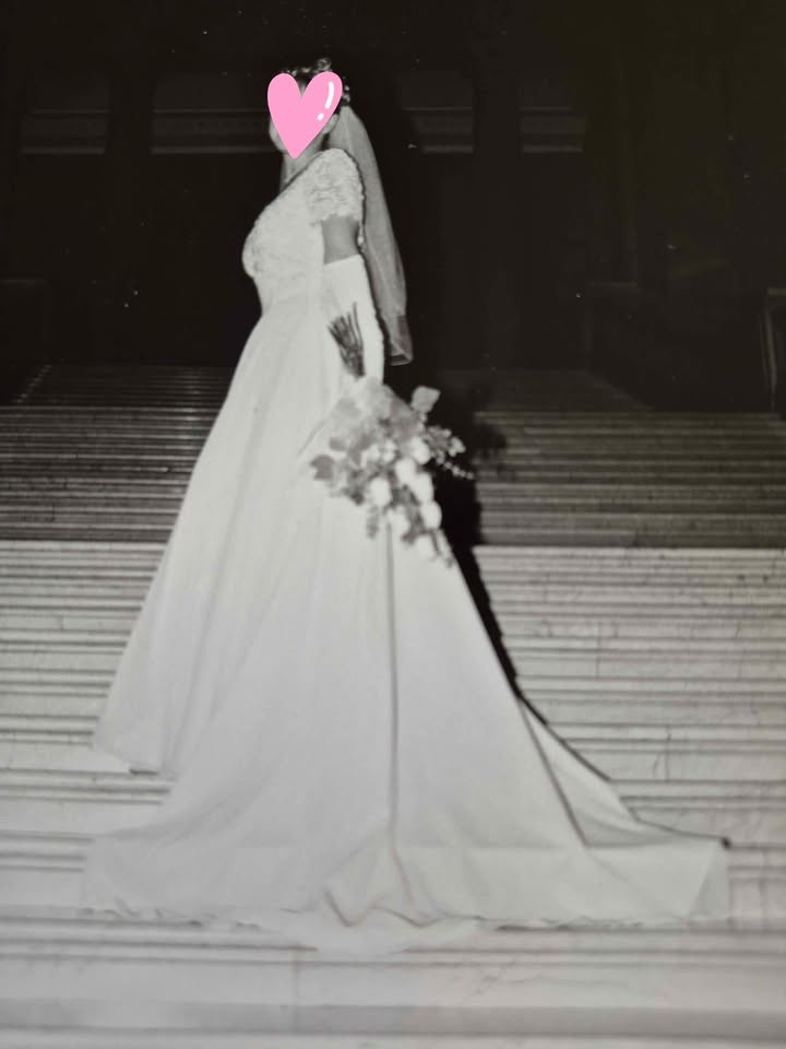 Beautiful Wedding Gown, size 9/10 - photo 5