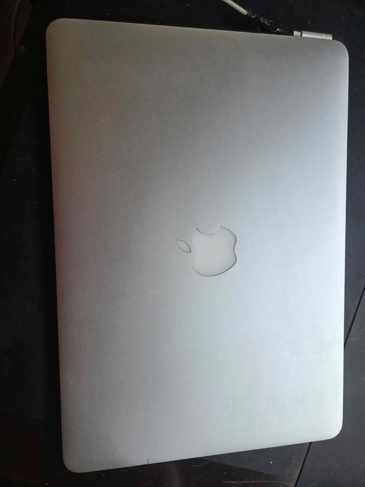 MacBook Air Late-2010 13" Laptop - photo 3