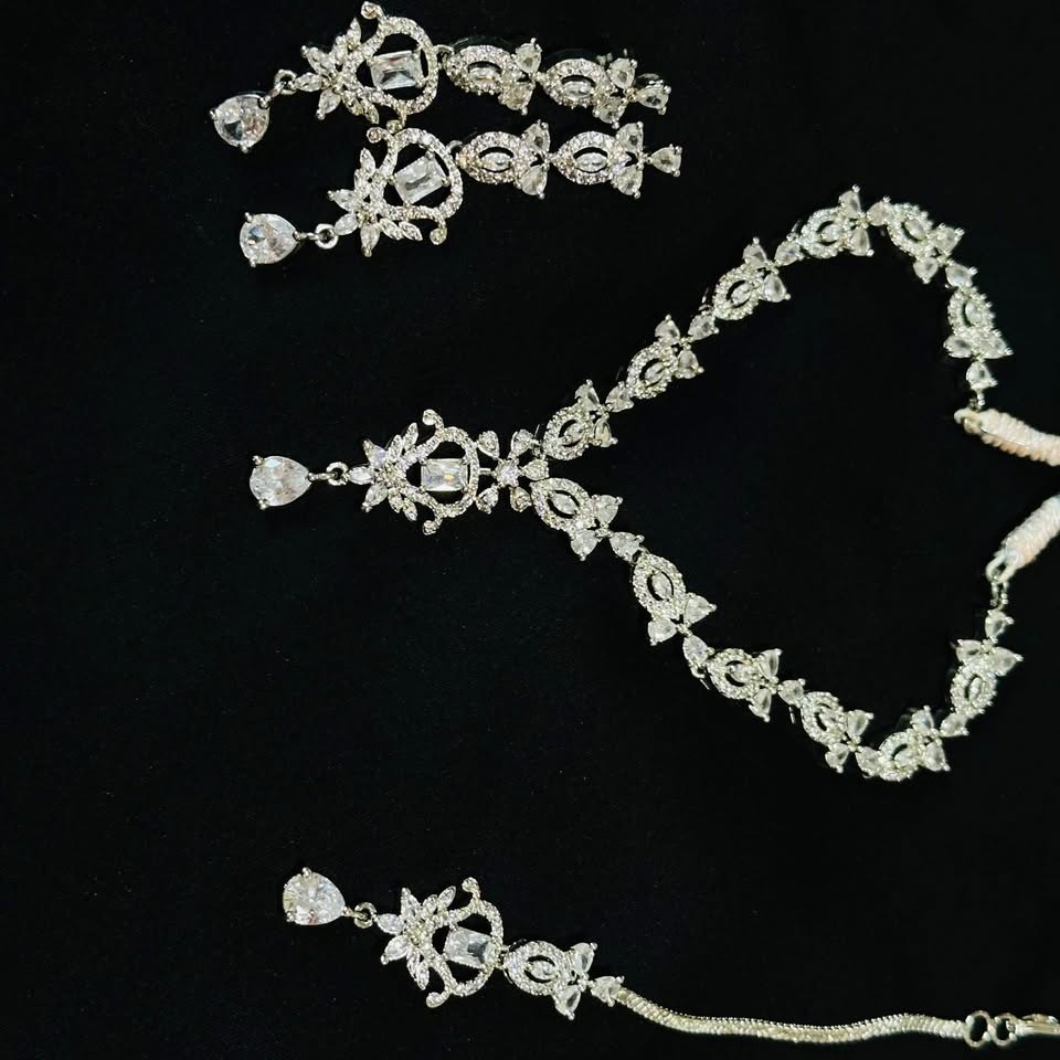 4 pc Necklace, Earring and Teeka Set - photo 2