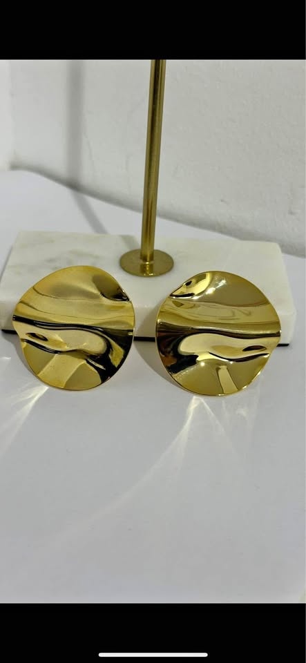 Golden Big Bold Earring