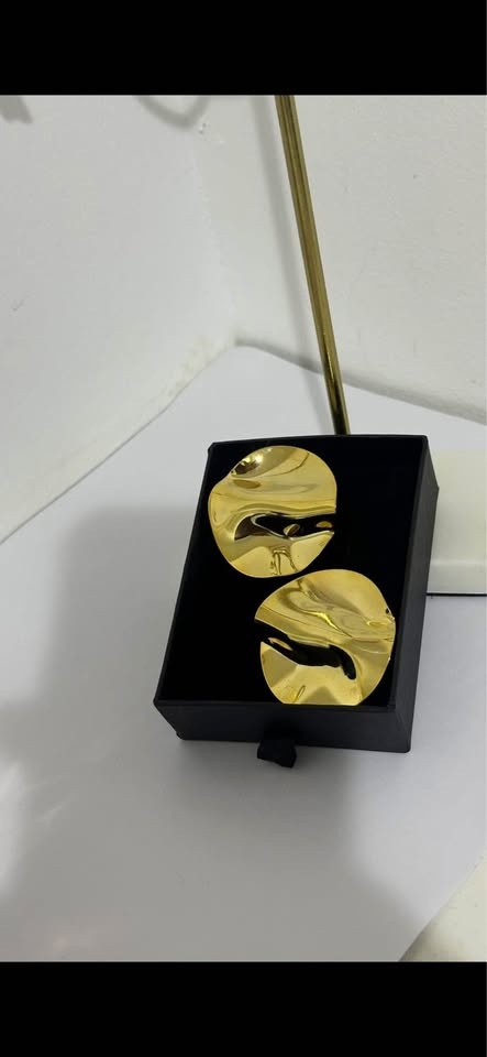 Golden Big Bold Earring - photo 2