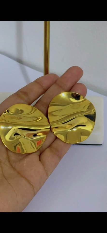 Golden Big Bold Earring - photo 3
