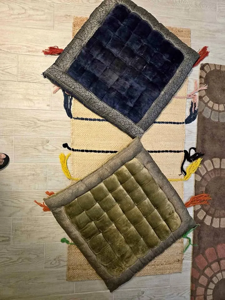 2 floor cushions thumbnail