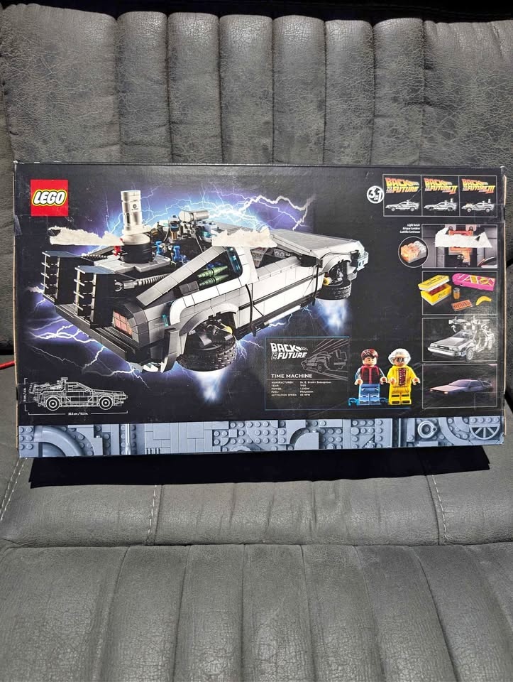BNIB Lego Time Machine from Back To The Future