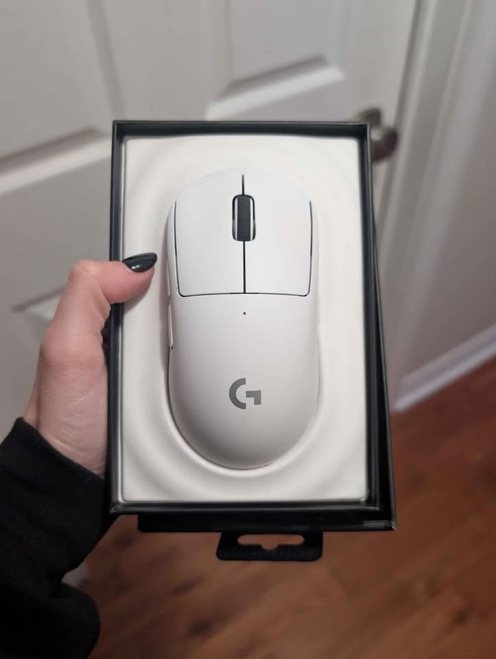 Logitech G Pro Superlight Mouse - photo 2