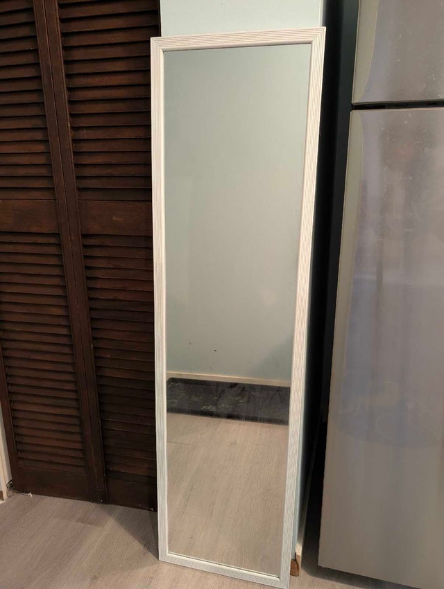 Standing mirror