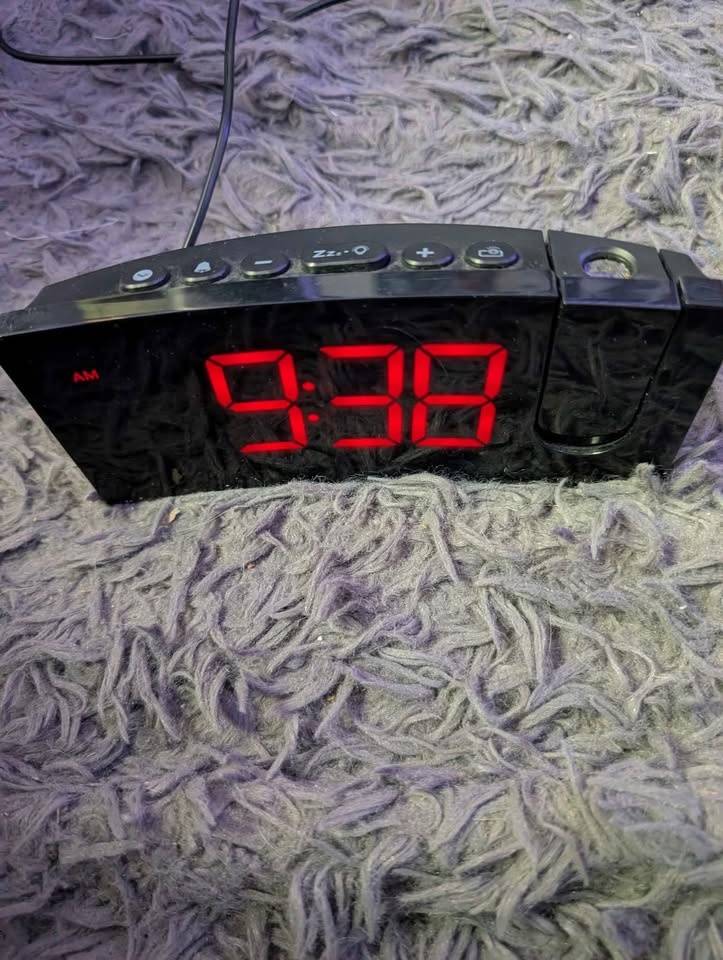 Digital Projecting Alarm Clock - photo 2