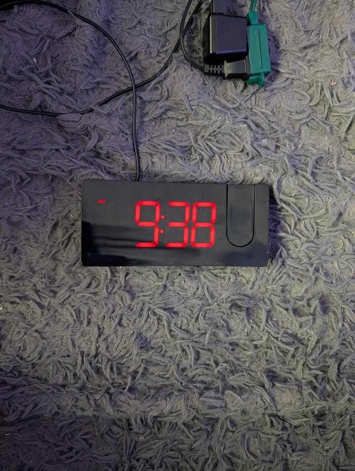 Digital Projecting Alarm Clock - photo 3