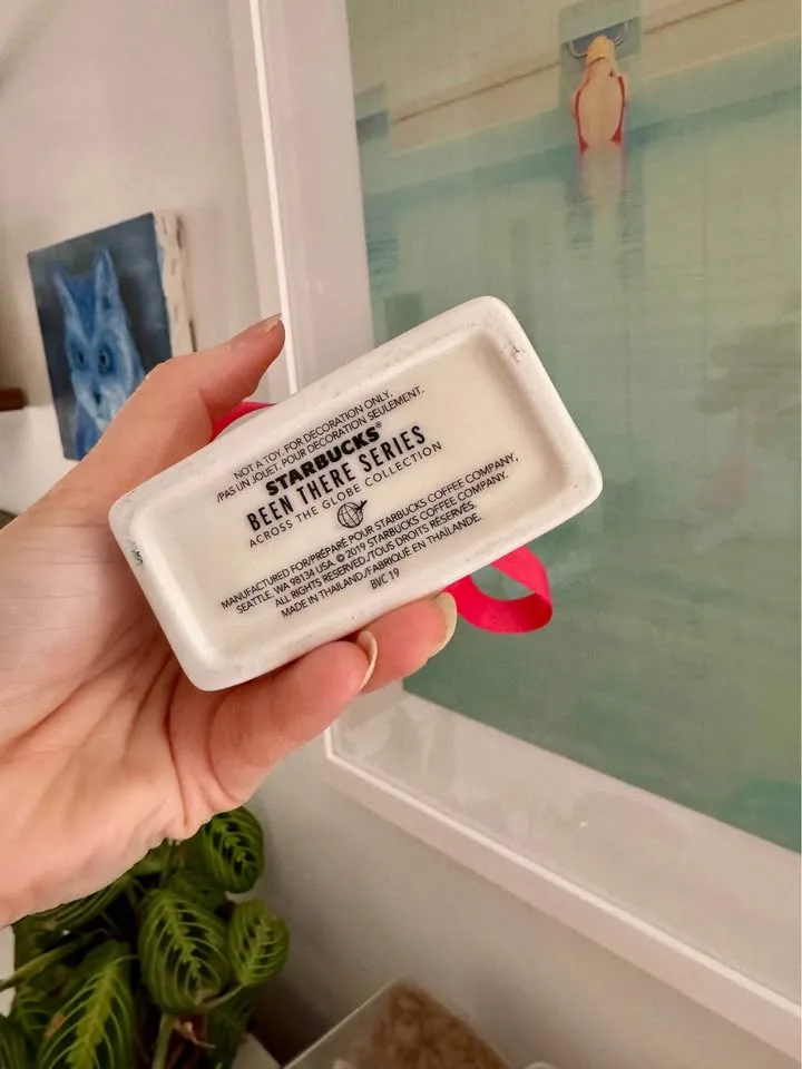 2019 Starbucks Been There Canada Gift Card Holder image indicator(5)