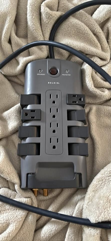 Belkin Pivot-Plug Surge Protector (8ft)
