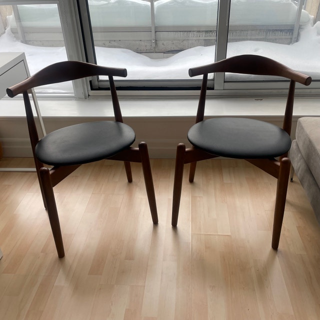 2 Dining Accent Chairs. MCM Wooden w/ Black Faux Leather Seat