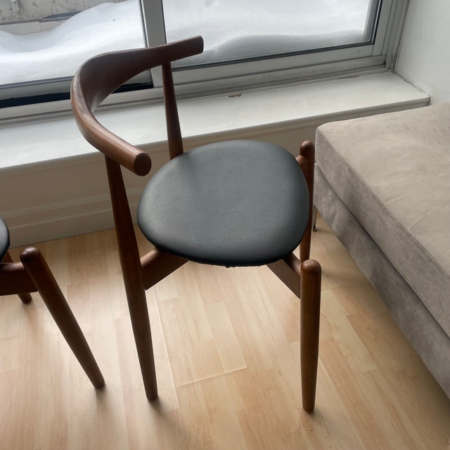 2 Dining Accent Chairs. MCM Wooden w/ Black Faux Leather Seat - photo 3